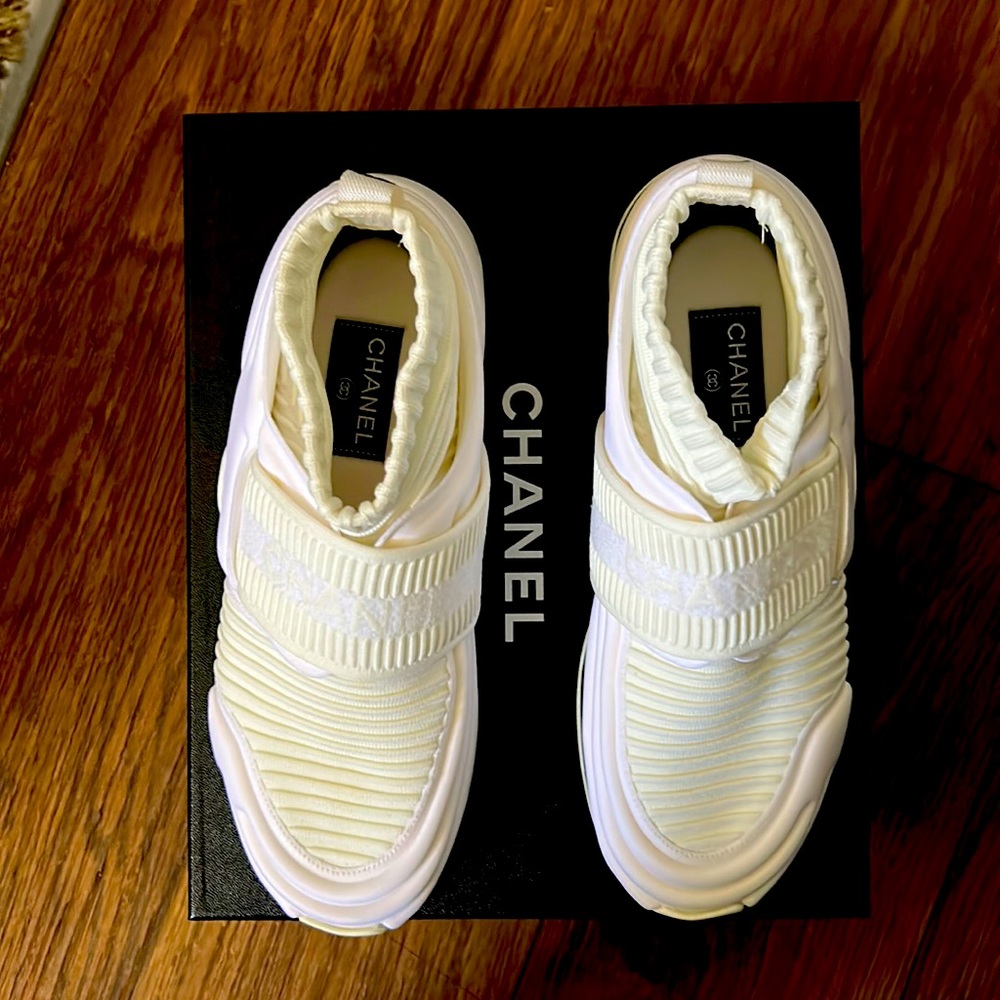 CHANEL never worn Interlocking CC Logo Neoprene authentic Sock Sneakers size 39